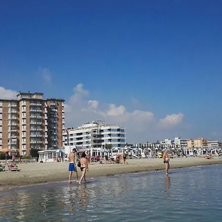 Adriatico Apartman *